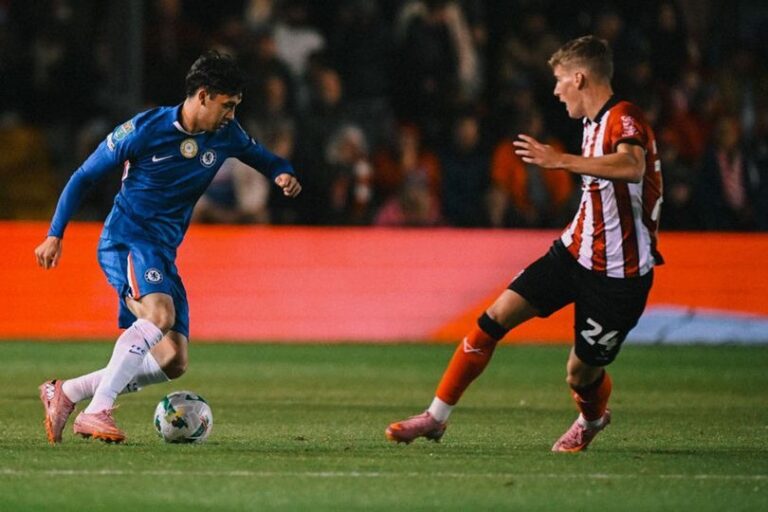 Chelsea Amankan Tiket ke Babak Keempat Carabao Cup 2025/2026 Usai Kalahkan Lincoln City 2-1