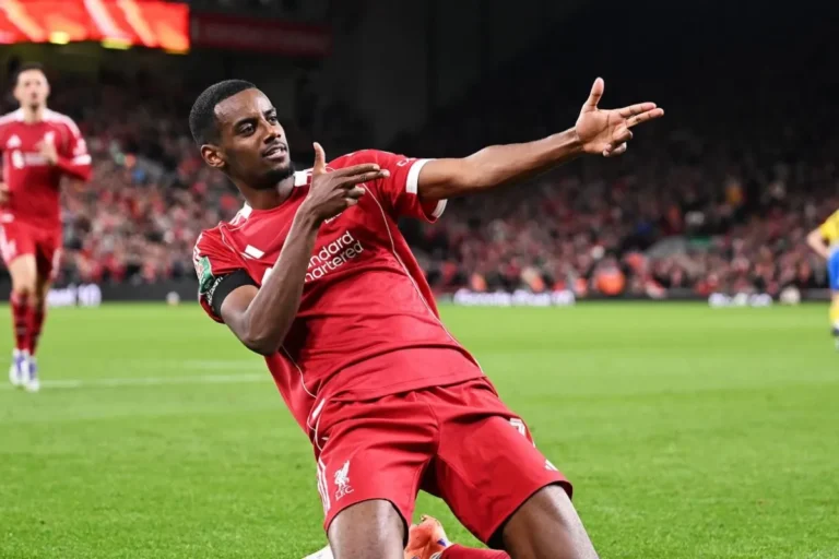 Gol Debut Alexander Isak Warnai Kemenangan Liverpool atas Southampton di Piala Liga Inggris