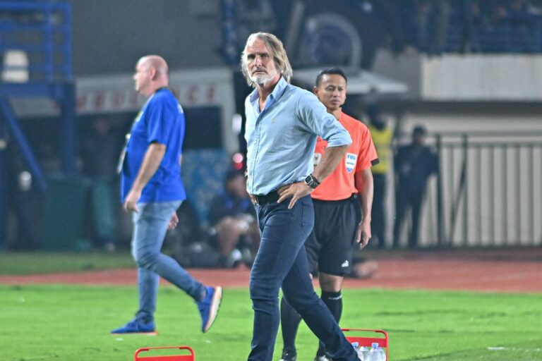 Dewa United Ditahan Imbang 1-1 oleh 10 Pemain Persebaya di Stadion Internasional Banten
